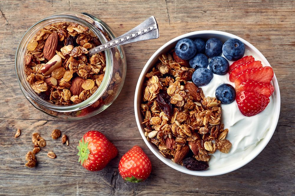 granola with berries