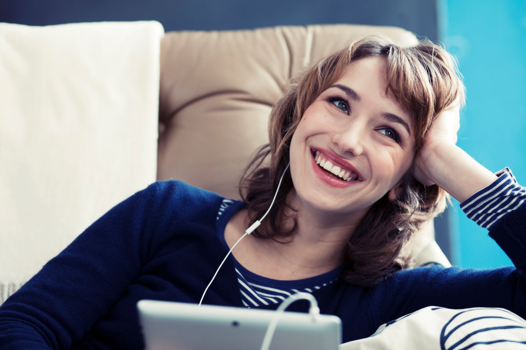 Encouraging your employees to eat regularly and enjoy healthy snacks and meals are just a couple ways to promote workplace wellness.